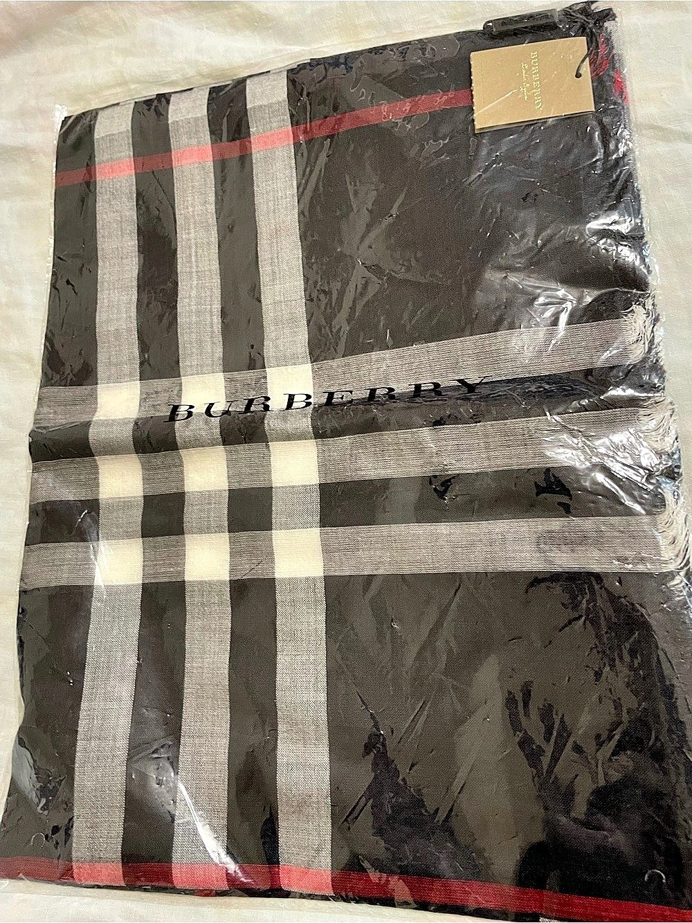 Burberry Giant Check Cashmere Scarf Checkered Wool and Silk Scarf in Black & Red